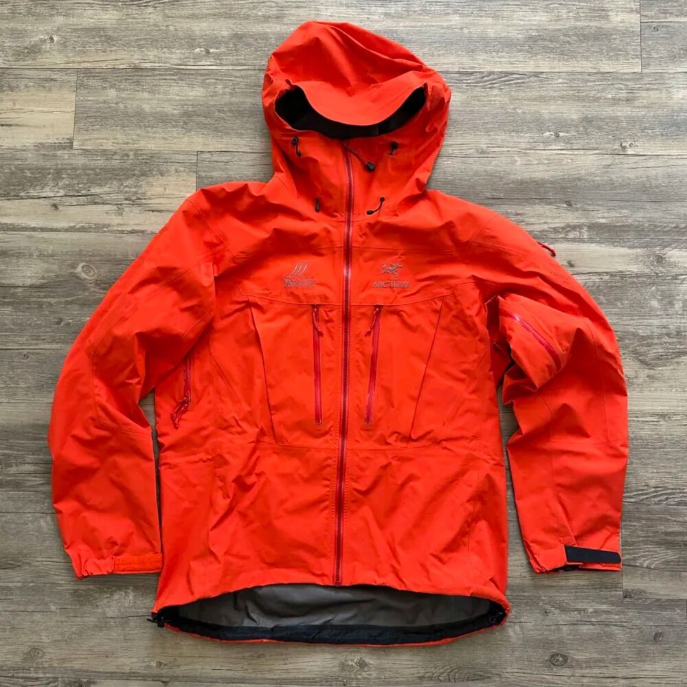 Arc'teryx Orange Alpha SV Gore-Tex Jacket Cayenne Orange Men's Size XL